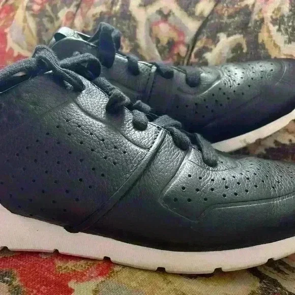 Ugh Tye Leather Sneaker - Picture 6 of 9